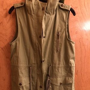 Woman’s size small green utility vest jacket